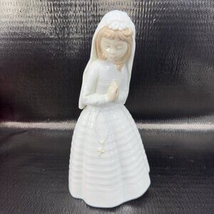 Nao by Lladro First Communion Praying Girl Rosary Figurine Fine Porcelain Figure